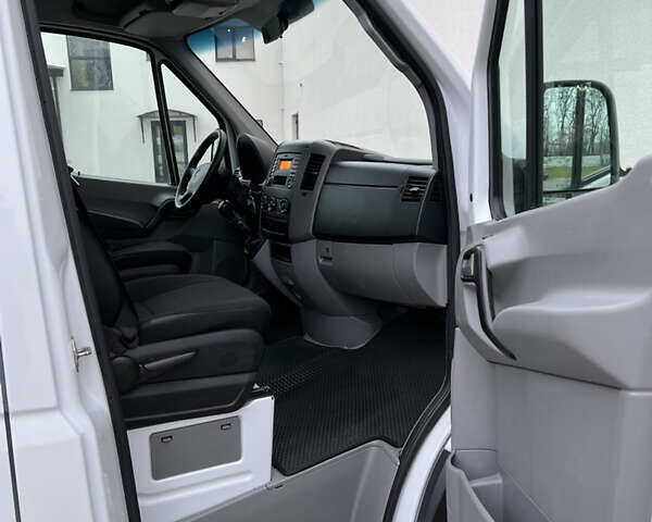 Білий Мерседес Sprinter, об'ємом двигуна 2.2 л та пробігом 329 тис. км за 22900 $, фото 27 на Automoto.ua