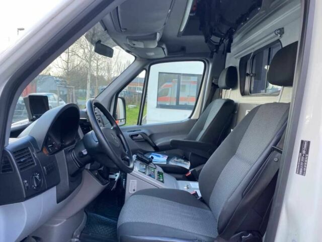 Белый Мерседес Sprinter, объемом двигателя 2.2 л и пробегом 332 тыс. км за 28358 $, фото 20 на Automoto.ua