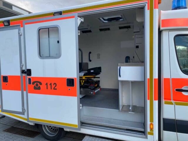 Белый Мерседес Sprinter, объемом двигателя 2.2 л и пробегом 332 тыс. км за 28358 $, фото 10 на Automoto.ua