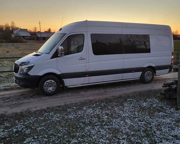 Белый Мерседес Sprinter, объемом двигателя 2.2 л и пробегом 270 тыс. км за 22500 $, фото 3 на Automoto.ua