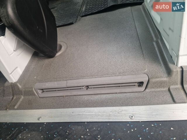 Белый Мерседес Sprinter, объемом двигателя 2.99 л и пробегом 383 тыс. км за 29850 $, фото 13 на Automoto.ua