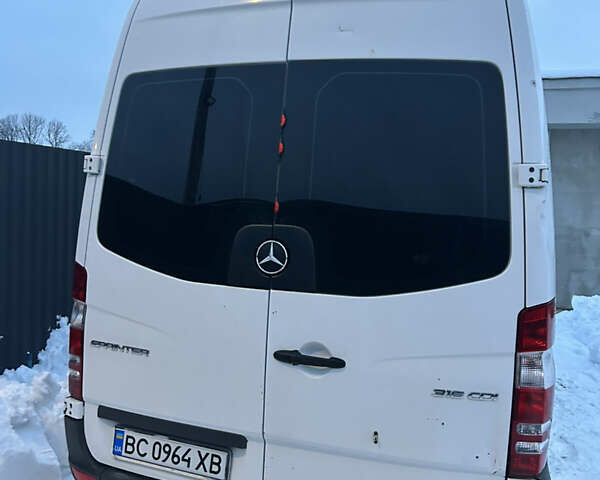 Белый Мерседес Sprinter, объемом двигателя 2.14 л и пробегом 500 тыс. км за 18500 $, фото 2 на Automoto.ua