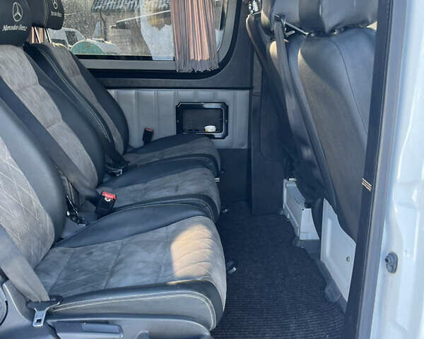 Белый Мерседес Sprinter, объемом двигателя 3 л и пробегом 470 тыс. км за 26869 $, фото 1 на Automoto.ua