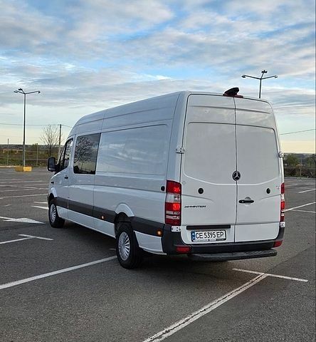 Белый Мерседес Sprinter, объемом двигателя 3 л и пробегом 344 тыс. км за 32000 $, фото 2 на Automoto.ua