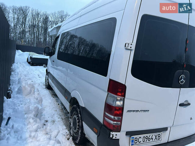 Белый Мерседес Sprinter, объемом двигателя 2.14 л и пробегом 500 тыс. км за 18500 $, фото 1 на Automoto.ua