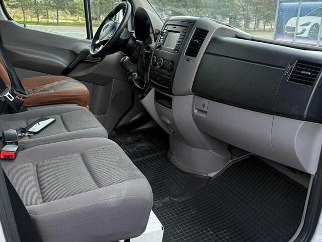 Белый Мерседес Sprinter, объемом двигателя 2.14 л и пробегом 350 тыс. км за 16800 $, фото 7 на Automoto.ua