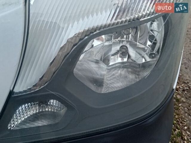 Белый Мерседес Sprinter, объемом двигателя 2.69 л и пробегом 419 тыс. км за 27999 $, фото 8 на Automoto.ua