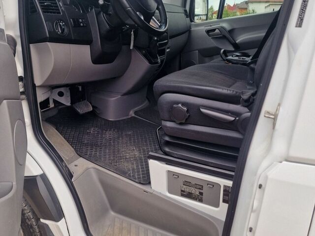 Белый Мерседес Sprinter, объемом двигателя 2.99 л и пробегом 195 тыс. км за 48850 $, фото 8 на Automoto.ua