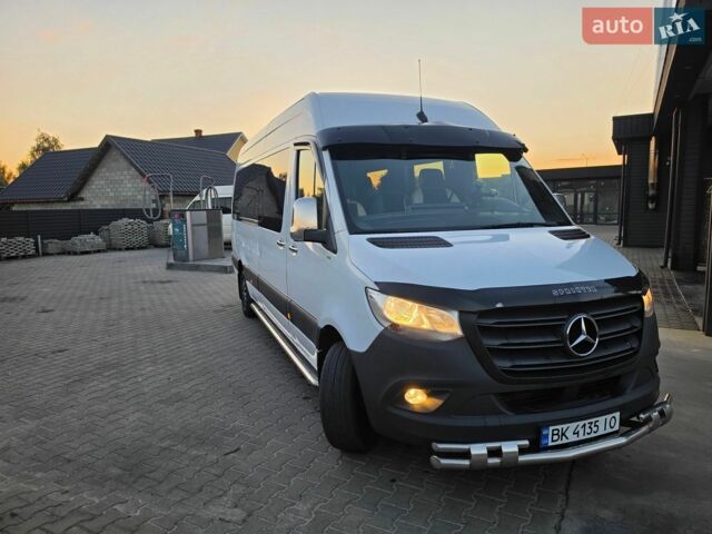 Белый Мерседес Sprinter, объемом двигателя 2.2 л и пробегом 599 тыс. км за 34000 $, фото 9 на Automoto.ua