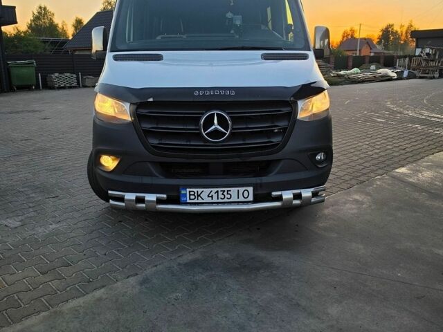 Белый Мерседес Sprinter, объемом двигателя 2.2 л и пробегом 599 тыс. км за 34000 $, фото 2 на Automoto.ua
