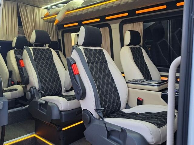 Белый Мерседес Sprinter, объемом двигателя 2.2 л и пробегом 599 тыс. км за 34000 $, фото 7 на Automoto.ua