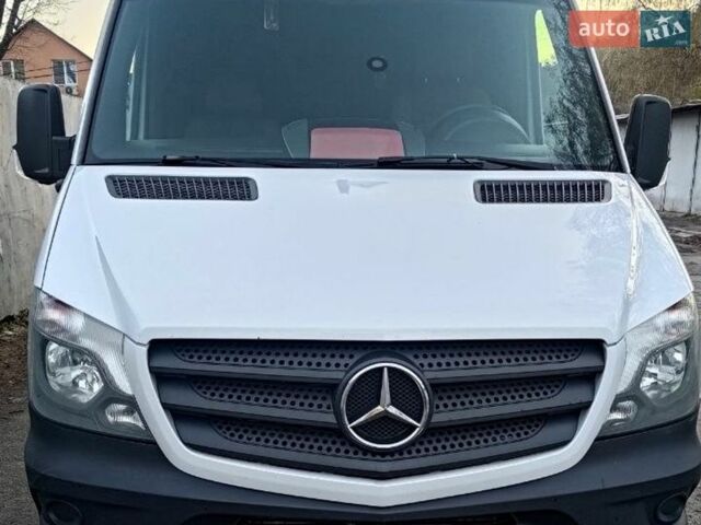 Белый Мерседес Sprinter, объемом двигателя 2.69 л и пробегом 419 тыс. км за 27999 $, фото 2 на Automoto.ua