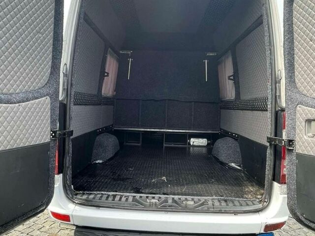 Белый Мерседес Sprinter, объемом двигателя 2.2 л и пробегом 586 тыс. км за 23500 $, фото 6 на Automoto.ua