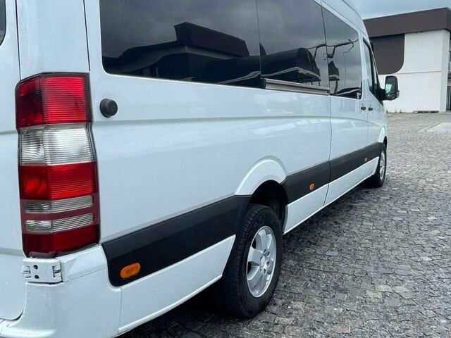 Белый Мерседес Sprinter, объемом двигателя 2.2 л и пробегом 586 тыс. км за 23500 $, фото 4 на Automoto.ua