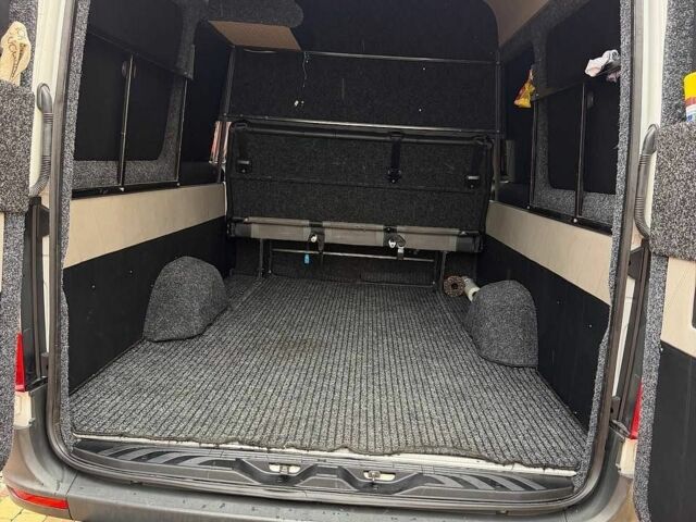 Белый Мерседес Sprinter, объемом двигателя 2.14 л и пробегом 624 тыс. км за 27500 $, фото 3 на Automoto.ua