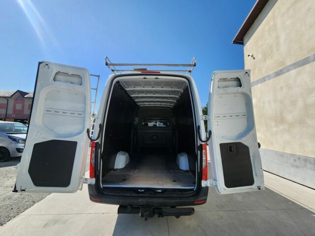 Белый Мерседес Sprinter, объемом двигателя 2.2 л и пробегом 151 тыс. км за 32500 $, фото 4 на Automoto.ua