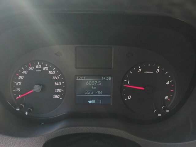 Белый Мерседес Sprinter, объемом двигателя 2.2 л и пробегом 320 тыс. км за 28158 $, фото 2 на Automoto.ua