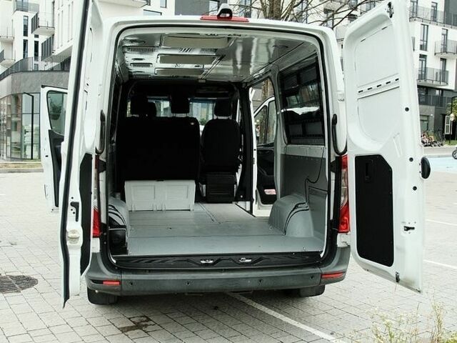 Белый Мерседес Sprinter, объемом двигателя 2.14 л и пробегом 181 тыс. км за 27500 $, фото 3 на Automoto.ua