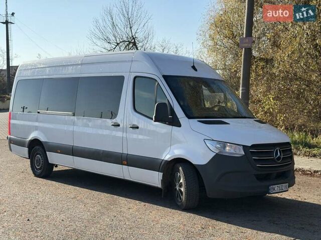 Белый Мерседес Sprinter, объемом двигателя 2.14 л и пробегом 398 тыс. км за 28000 $, фото 3 на Automoto.ua