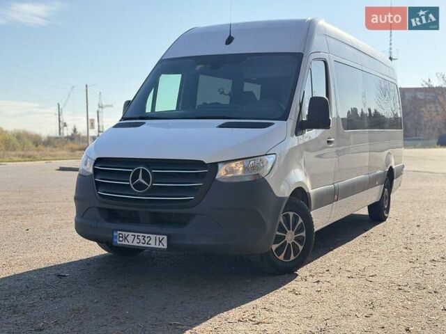 Белый Мерседес Sprinter, объемом двигателя 2.14 л и пробегом 398 тыс. км за 28000 $, фото 1 на Automoto.ua