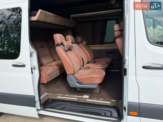 Белый Мерседес Sprinter, объемом двигателя 2.99 л и пробегом 645 тыс. км за 37000 $, фото 4 на Automoto.ua