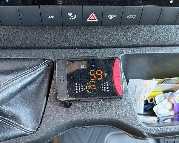 Белый Мерседес Sprinter, объемом двигателя 2.14 л и пробегом 398 тыс. км за 28000 $, фото 12 на Automoto.ua