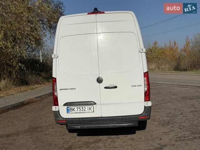 Белый Мерседес Sprinter, объемом двигателя 2.14 л и пробегом 398 тыс. км за 28000 $, фото 7 на Automoto.ua