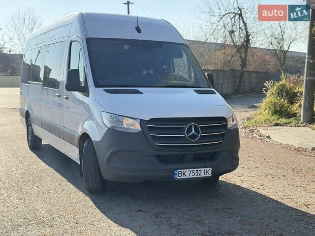 Белый Мерседес Sprinter, объемом двигателя 2.14 л и пробегом 398 тыс. км за 28000 $, фото 2 на Automoto.ua