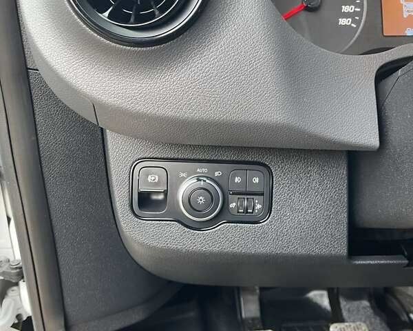 Білий Мерседес Sprinter, об'ємом двигуна 2.2 л та пробігом 121 тис. км за 30000 $, фото 1 на Automoto.ua