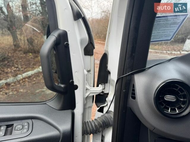 Белый Мерседес Sprinter, объемом двигателя 2 л и пробегом 521 тыс. км за 40000 $, фото 14 на Automoto.ua
