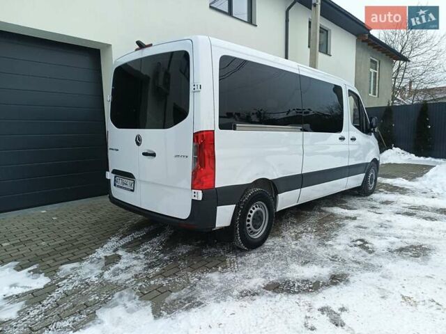 Белый Мерседес Sprinter, объемом двигателя 2.2 л и пробегом 295 тыс. км за 29999 $, фото 2 на Automoto.ua