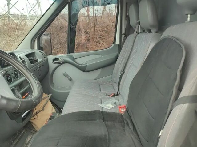 Белый Мерседес Sprinter, объемом двигателя 2.1 л и пробегом 277 тыс. км за 3367 $, фото 5 на Automoto.ua