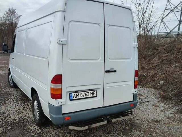 Белый Мерседес Sprinter, объемом двигателя 2.1 л и пробегом 277 тыс. км за 3367 $, фото 1 на Automoto.ua