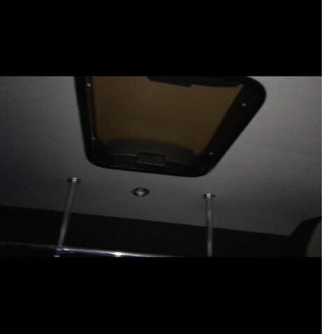 Белый Мерседес Sprinter, объемом двигателя 2.1 л и пробегом 98 тыс. км за 33000 $, фото 3 на Automoto.ua