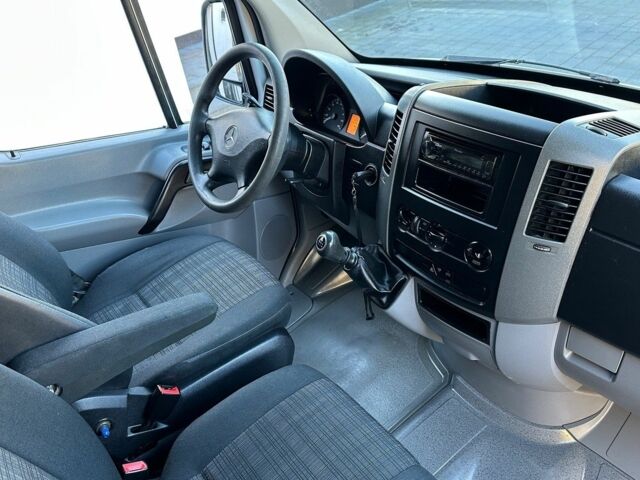 Белый Мерседес Sprinter, объемом двигателя 2.2 л и пробегом 285 тыс. км за 9800 $, фото 12 на Automoto.ua