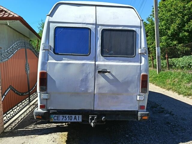 Белый Мерседес Sprinter, объемом двигателя 2.9 л и пробегом 300 тыс. км за 2200 $, фото 3 на Automoto.ua