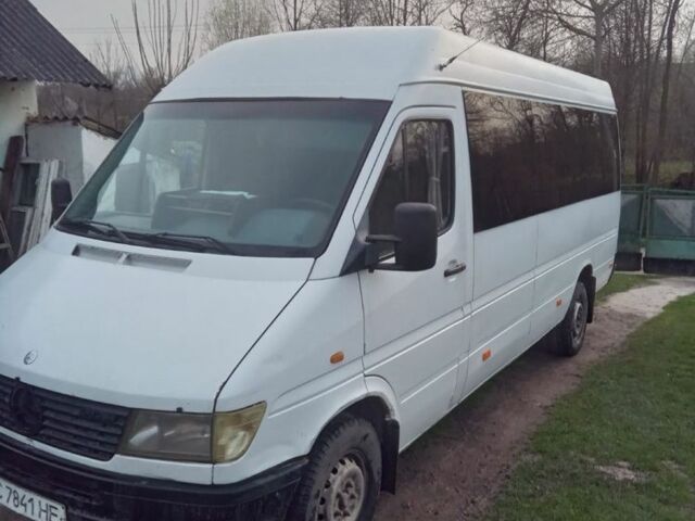 Белый Мерседес Sprinter, объемом двигателя 0.29 л и пробегом 500 тыс. км за 5500 $, фото 1 на Automoto.ua