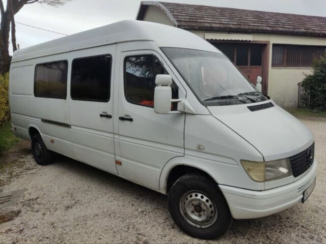 Белый Мерседес Sprinter, объемом двигателя 2.9 л и пробегом 250 тыс. км за 7900 $, фото 2 на Automoto.ua