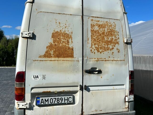 Белый Мерседес Sprinter, объемом двигателя 2.9 л и пробегом 900 тыс. км за 3500 $, фото 3 на Automoto.ua