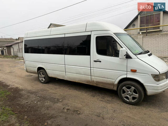 Білий Мерседес Sprinter, об'ємом двигуна 2.9 л та пробігом 400 тис. км за 4000 $, фото 1 на Automoto.ua