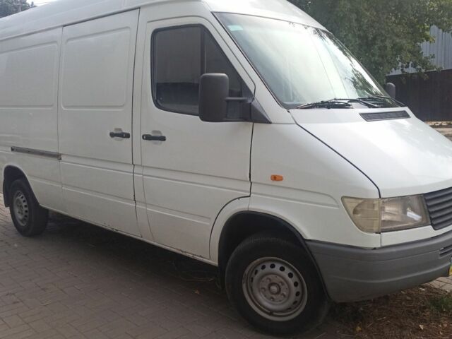 Белый Мерседес Sprinter, объемом двигателя 2.3 л и пробегом 500 тыс. км за 4700 $, фото 1 на Automoto.ua
