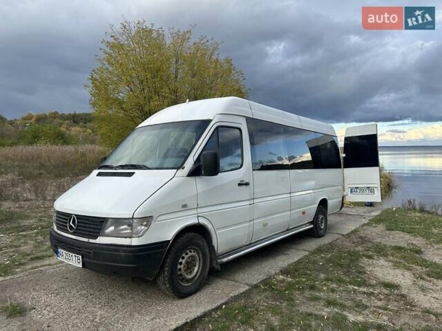 Белый Мерседес Sprinter, объемом двигателя 2.87 л и пробегом 500 тыс. км за 6800 $, фото 1 на Automoto.ua
