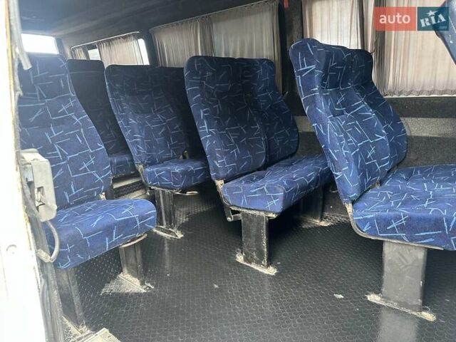 Белый Мерседес Sprinter, объемом двигателя 2.87 л и пробегом 500 тыс. км за 6800 $, фото 2 на Automoto.ua