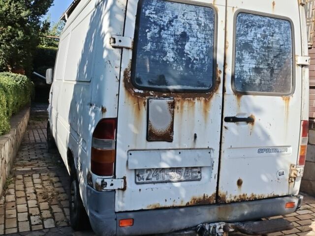 Белый Мерседес Sprinter, объемом двигателя 0 л и пробегом 500 тыс. км за 3000 $, фото 4 на Automoto.ua