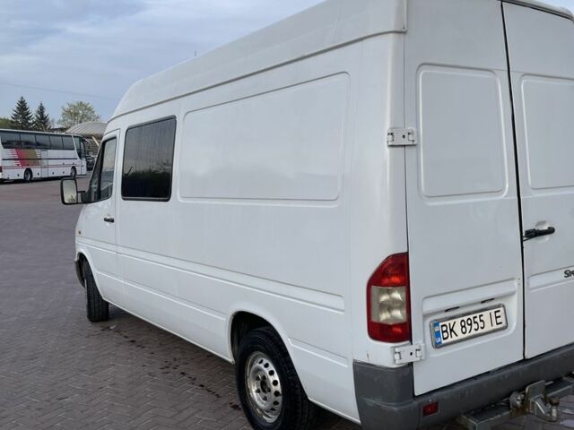 Белый Мерседес Sprinter, объемом двигателя 3 л и пробегом 580 тыс. км за 7200 $, фото 4 на Automoto.ua