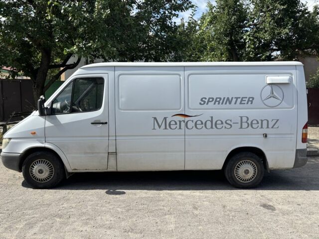 Белый Мерседес Sprinter, объемом двигателя 2.2 л и пробегом 231 тыс. км за 8000 $, фото 1 на Automoto.ua