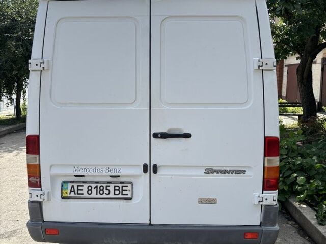 Белый Мерседес Sprinter, объемом двигателя 2.2 л и пробегом 231 тыс. км за 8000 $, фото 7 на Automoto.ua