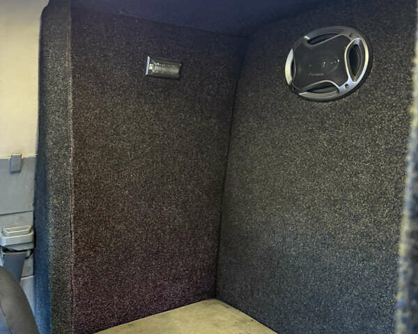 Белый Мерседес Sprinter, объемом двигателя 2.2 л и пробегом 467 тыс. км за 10300 $, фото 18 на Automoto.ua