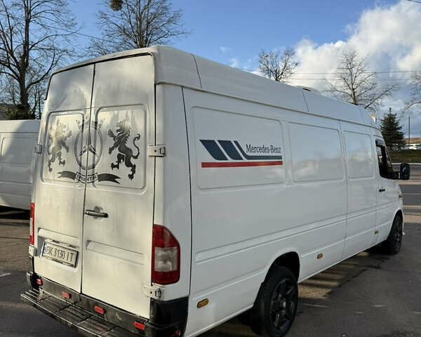 Белый Мерседес Sprinter, объемом двигателя 2.2 л и пробегом 467 тыс. км за 10300 $, фото 4 на Automoto.ua