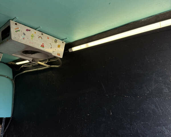 Белый Мерседес Sprinter, объемом двигателя 2.2 л и пробегом 467 тыс. км за 10300 $, фото 8 на Automoto.ua